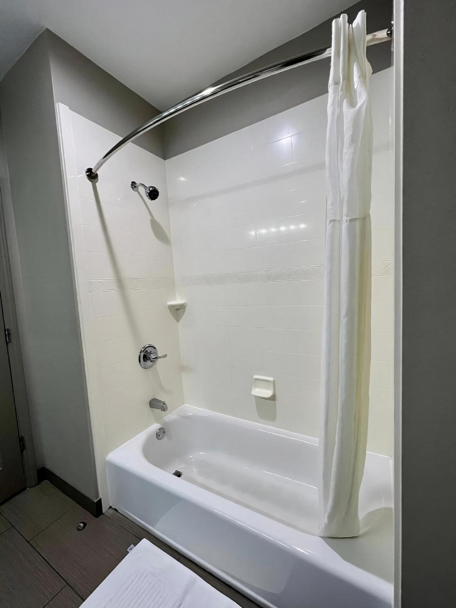 Catoosa Inn & Suites Bagian luar foto